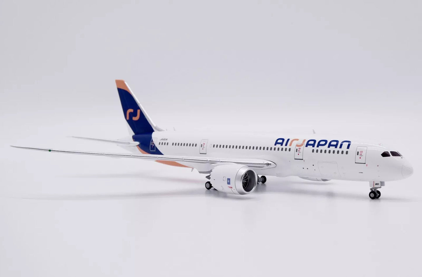 JC WINGS B787-8 DREAMLINER AIR JAPAN REG: JA801A