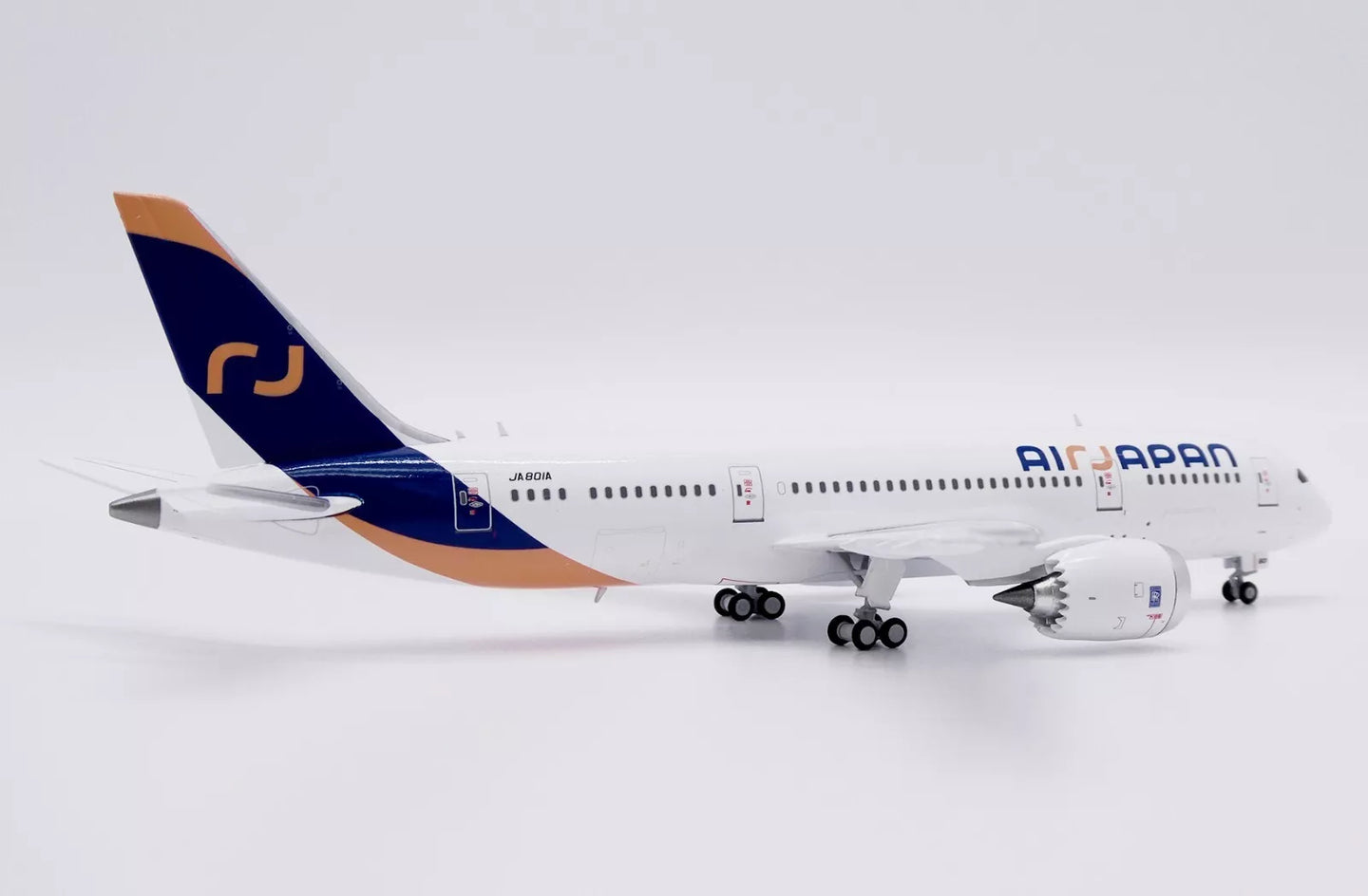 JC WINGS B787-8 DREAMLINER AIR JAPAN REG: JA801A