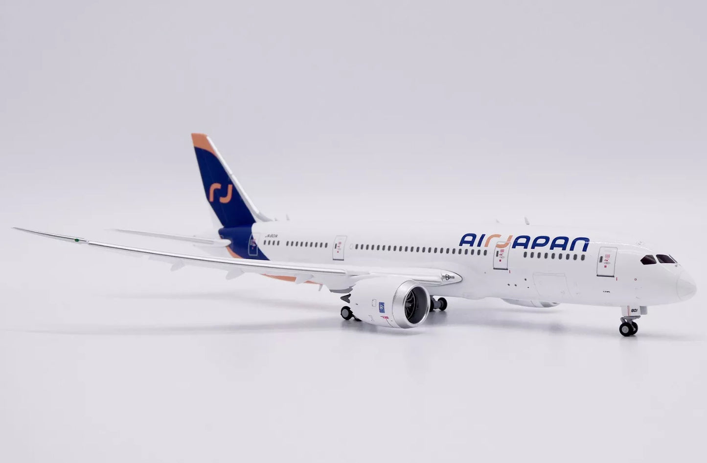 JC WINGS B787-8 DREAMLINER AIR JAPAN REG: JA801A