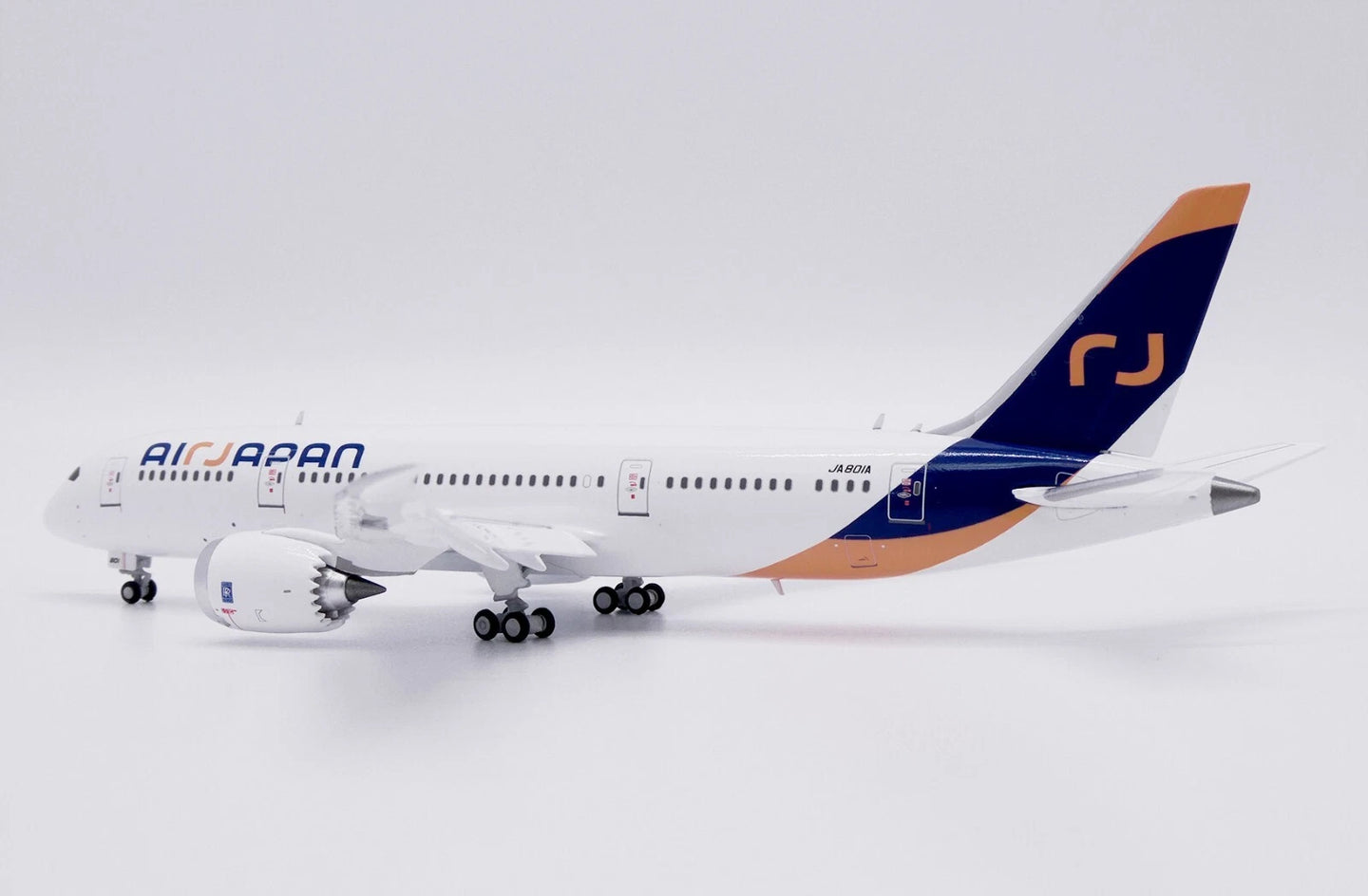 JC WINGS B787-8 DREAMLINER AIR JAPAN REG: JA801A
