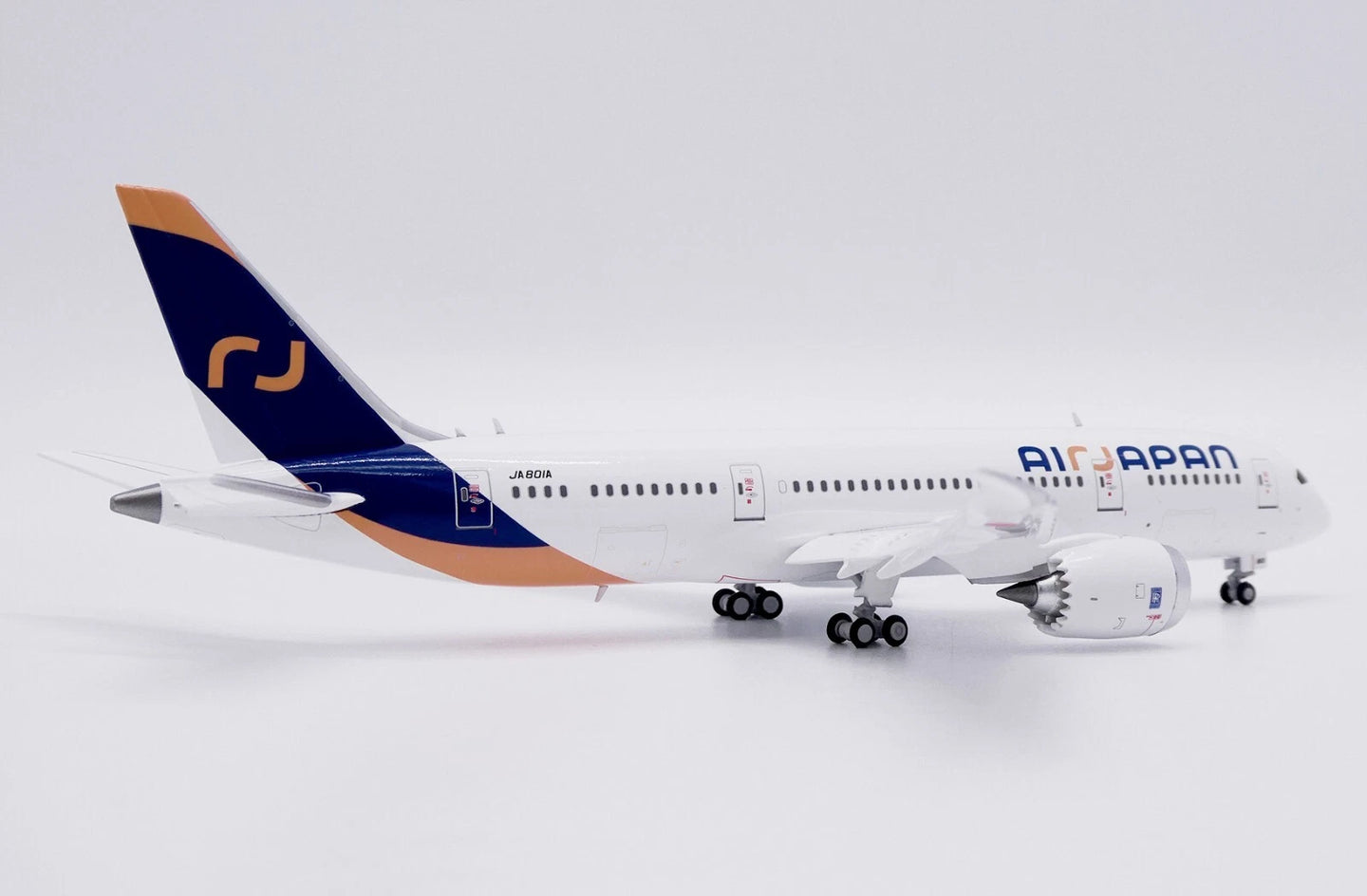 JC WINGS B787-8 DREAMLINER AIR JAPAN REG: JA801A
