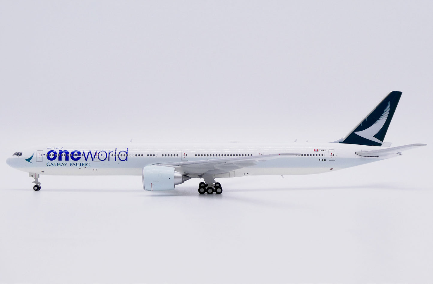 JC WINGS B777-300ER CATHAY PACIFIC "NEW COLOURS / ONEWORLD" REG: B-KQL