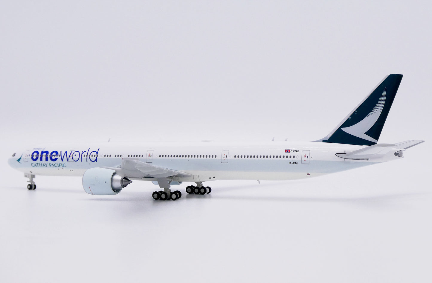 JC WINGS B777-300ER CATHAY PACIFIC "NEW COLOURS / ONEWORLD" REG: B-KQL