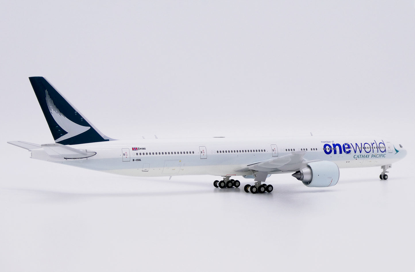 JC WINGS B777-300ER CATHAY PACIFIC "NEW COLOURS / ONEWORLD" REG: B-KQL