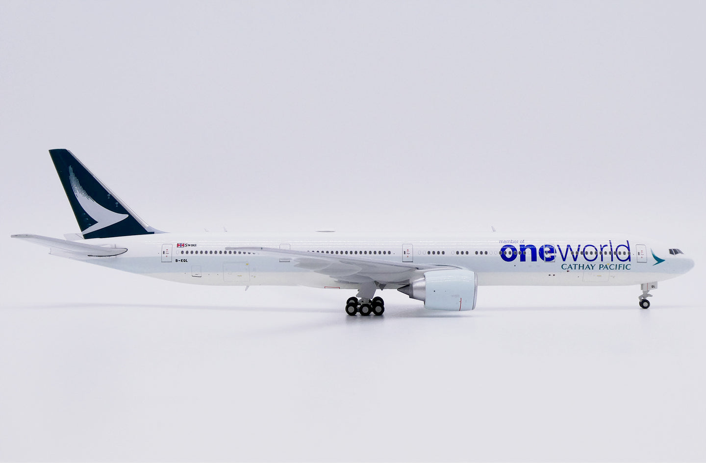 JC WINGS B777-300ER CATHAY PACIFIC "NEW COLOURS / ONEWORLD" REG: B-KQL