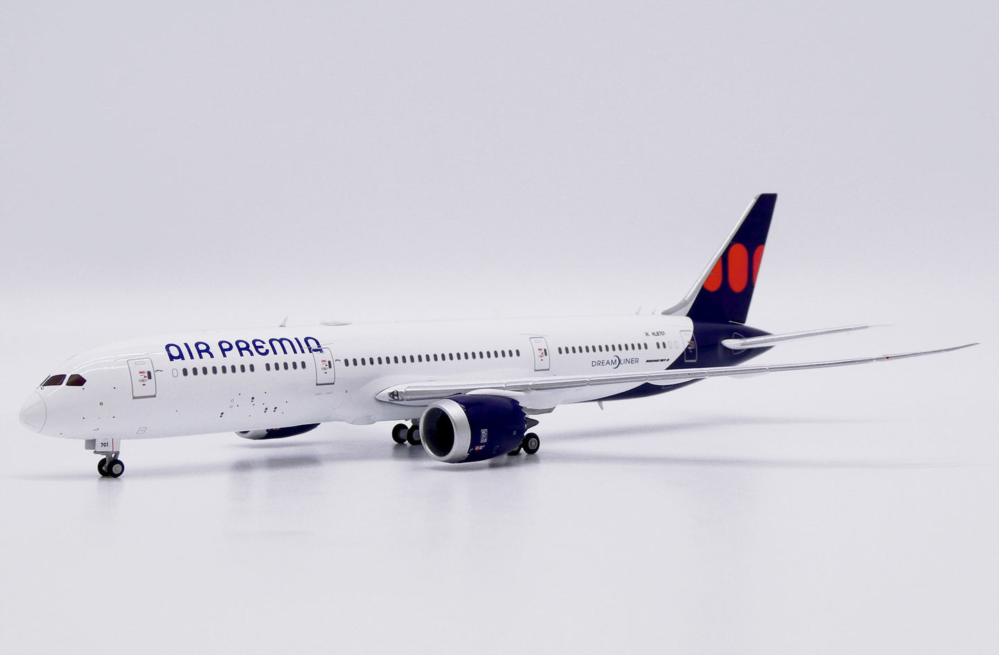 JC WINGS B787-9 DREAMLINER AIR PREMIA REG: HL8701