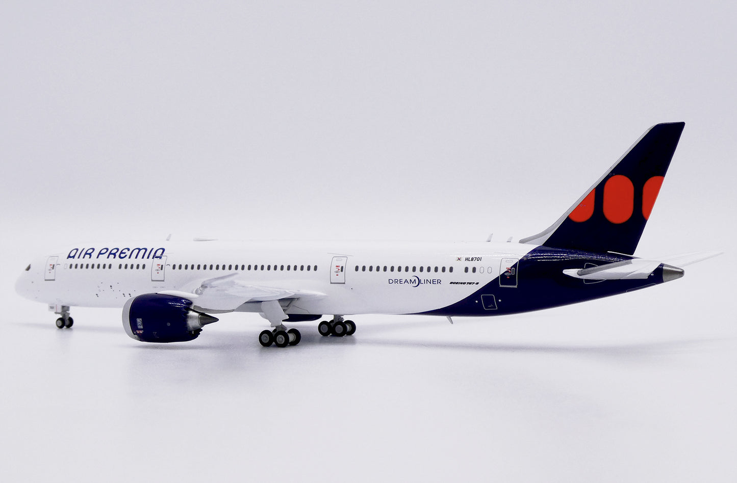 JC WINGS B787-9 DREAMLINER AIR PREMIA REG: HL8701