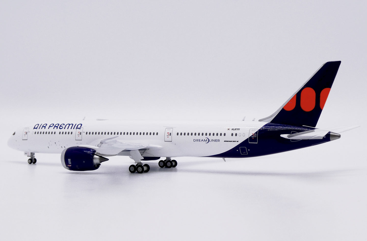 JC WINGS B787-9 DREAMLINER AIR PREMIA REG: HL8701