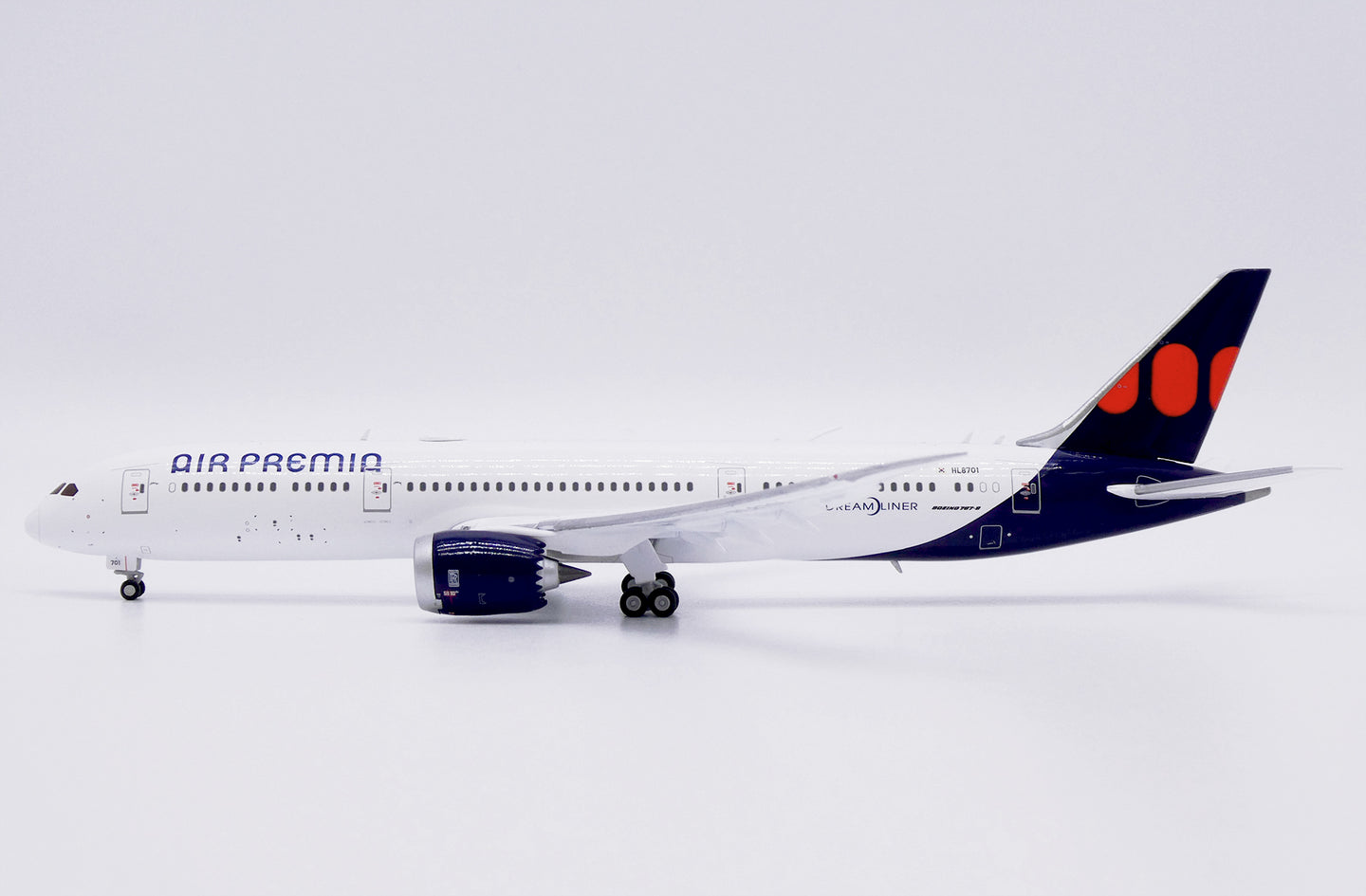 JC WINGS B787-9 DREAMLINER AIR PREMIA REG: HL8701 FLAPS DOWN