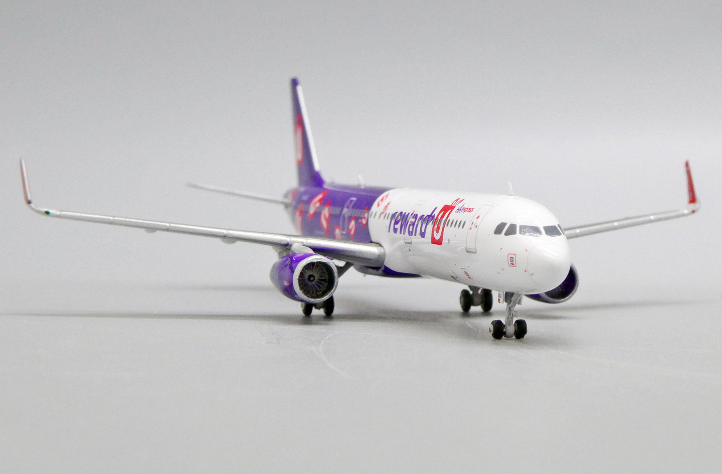 JC WINGS A321 HONG KONG EXPRESS "REWARD-U LIVERY" REG: B-LEJ