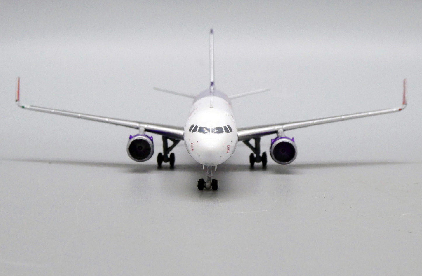 JC WINGS A321 HONG KONG EXPRESS "REWARD-U LIVERY" REG: B-LEJ