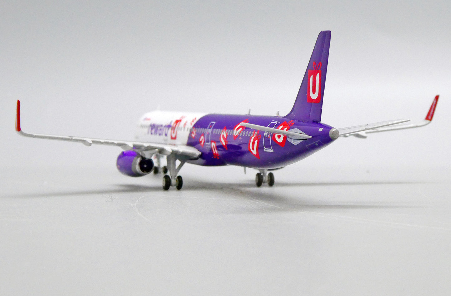 JC WINGS A321 HONG KONG EXPRESS "REWARD-U LIVERY" REG: B-LEJ
