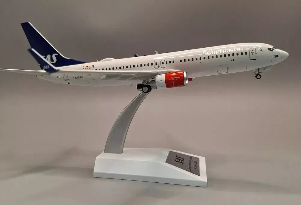 JFOX MODELS B737-783 SAS SCANDINAVIAN AIRLINES REG: LN-RRN