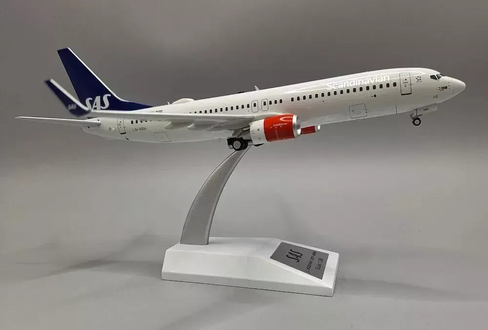 JFOX MODELS B737-783 SAS SCANDINAVIAN AIRLINES REG: LN-RRN