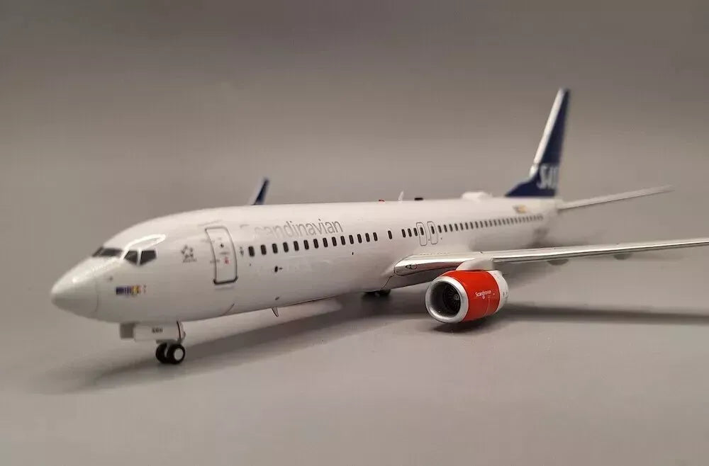 JFOX MODELS B737-783 SAS SCANDINAVIAN AIRLINES REG: LN-RRN