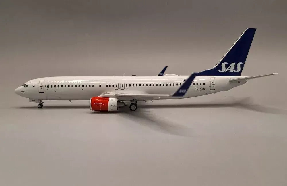 JFOX MODELS B737-783 SAS SCANDINAVIAN AIRLINES REG: LN-RRN