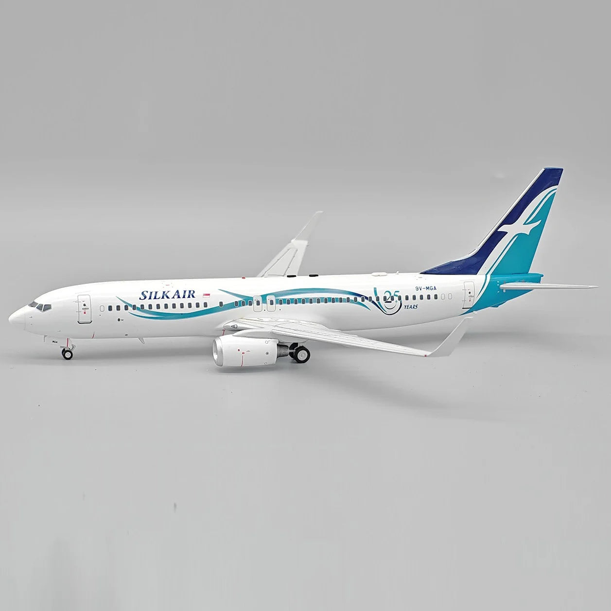 JFOX B737-8SA SILK AIR "25 YEARS SPECIAL SCHEME" REG: 9V-MGA