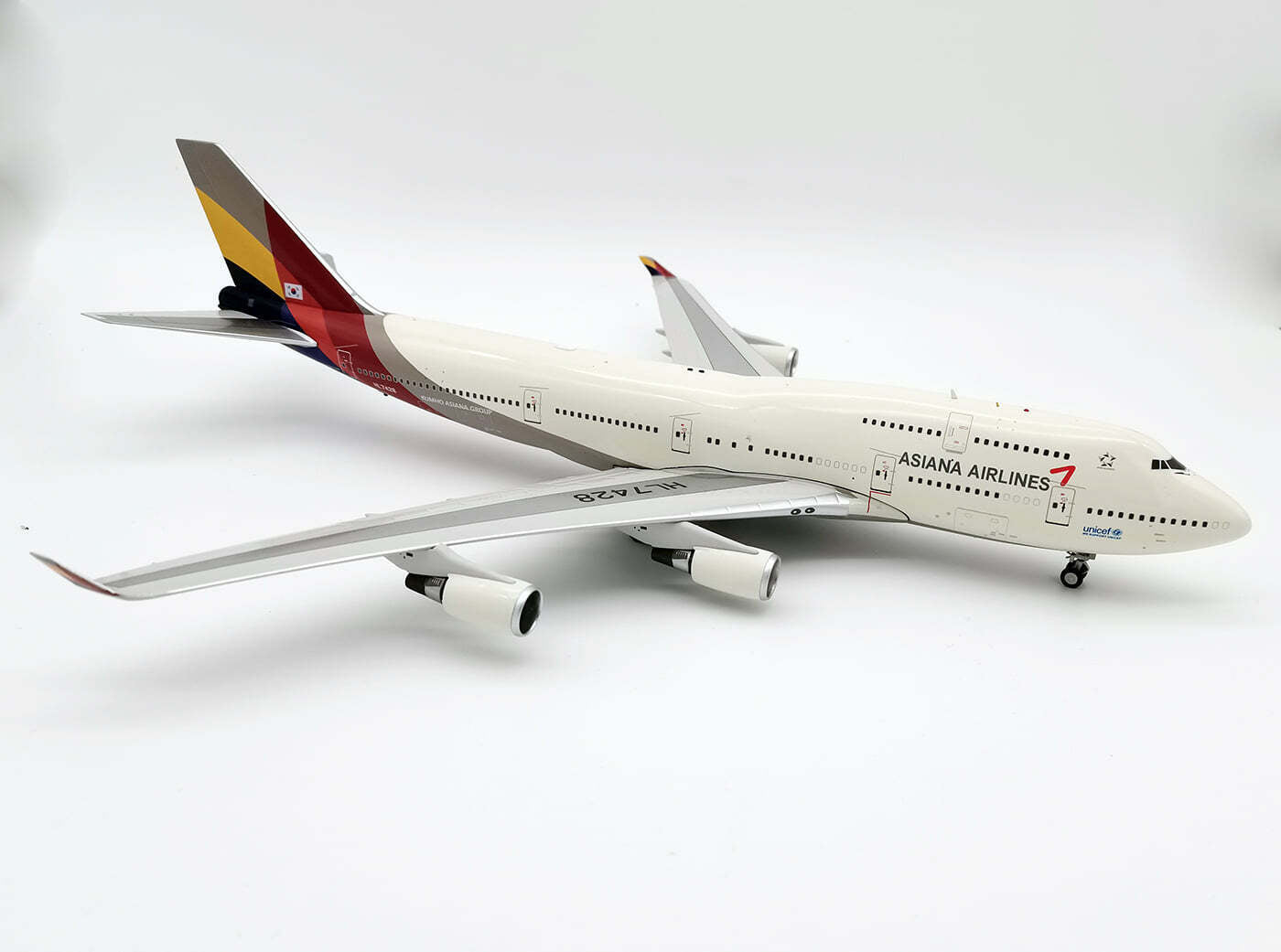 JFOX B747-48E ASIANA AIRLINES REG: HL7428
