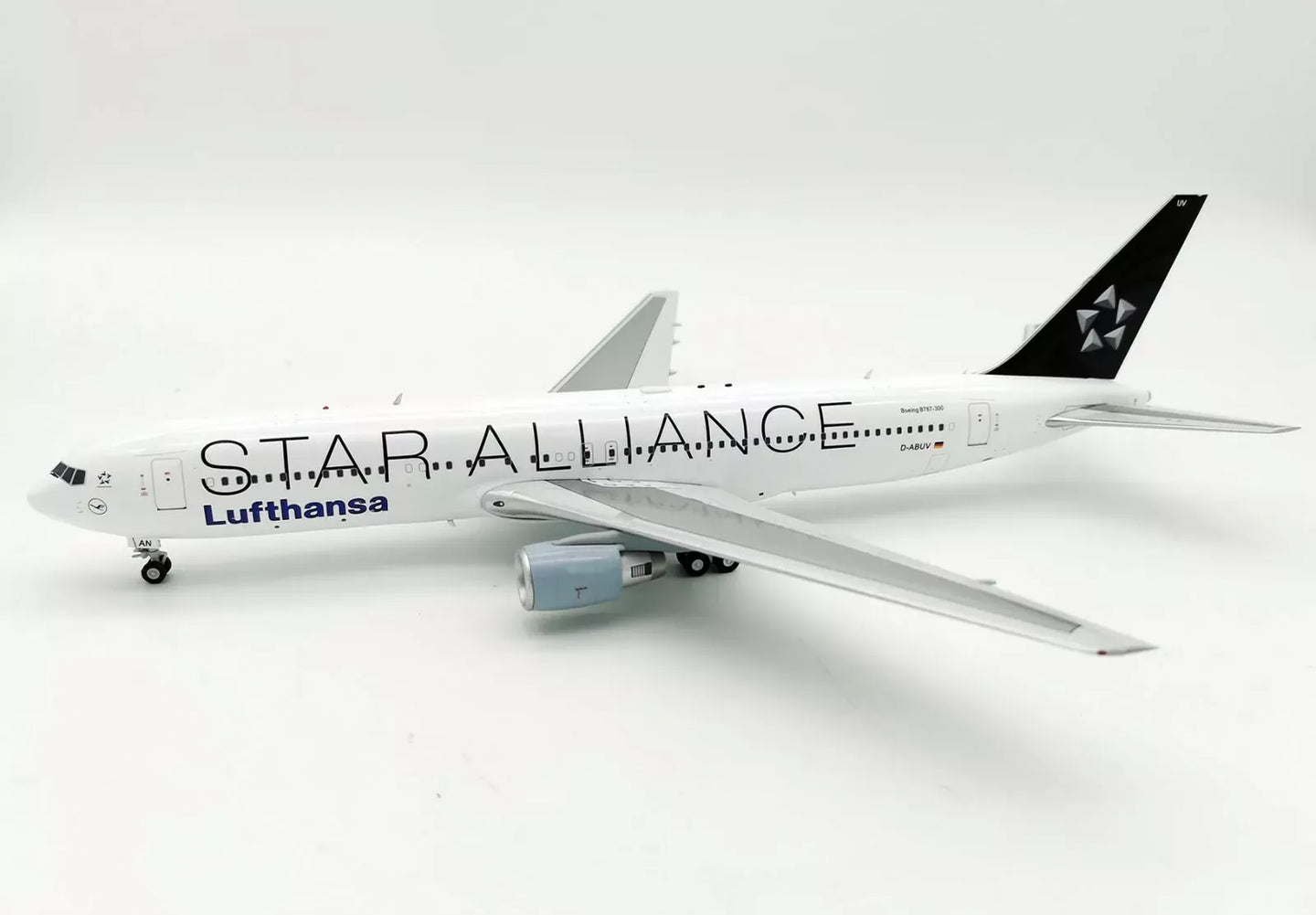 JFOX B767-3Z9/ER LUFTHANSA "STAR ALLIANCE" REG: D-ABUV