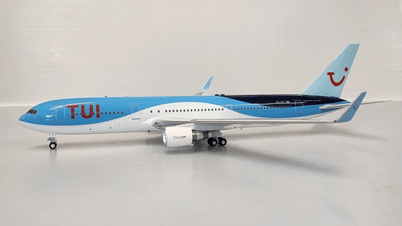 JFOX BOEING 767-304ER TUI AIRLINES REG: OO-JNL