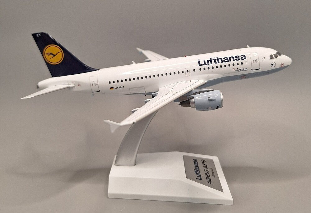 JFOX A319-114 LUFTHANSA REG: D-AILY WITH STAND