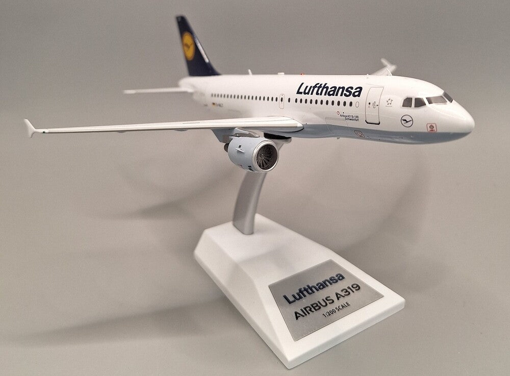 JFOX A319-114 LUFTHANSA REG: D-AILY WITH STAND