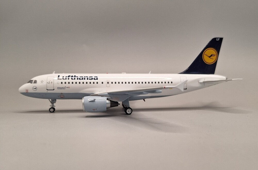 JFOX A319-114 LUFTHANSA REG: D-AILY WITH STAND