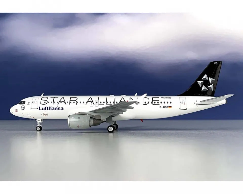 JFOX STAR ALLIANCE LUFTHANSA A320-211 REG: D-AIPC