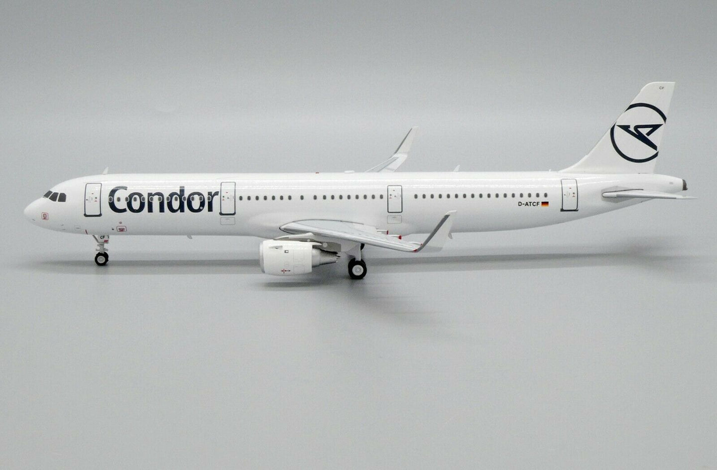 JFOX AIRBUS A321-211 CONDOR REG: D-ATCF