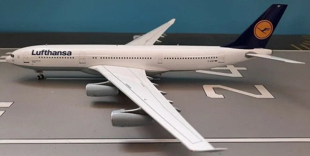 JFOX LUFTHANSA A340-211 REG: D-AIBF