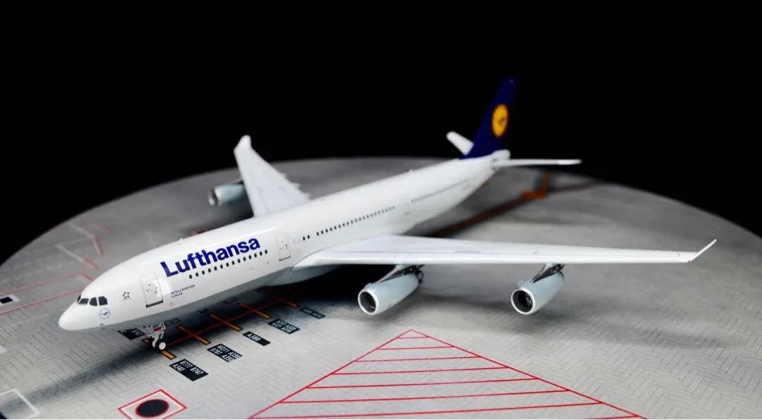 JFOX LUFTHANSA A340-211 REG: D-AIBF