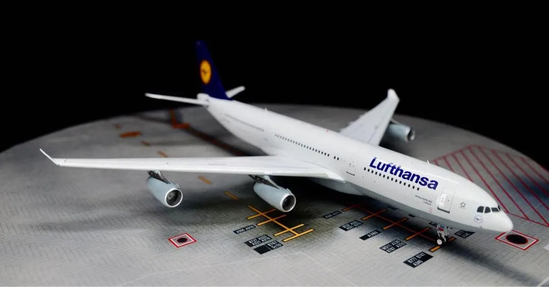 JFOX LUFTHANSA A340-211 REG: D-AIBF