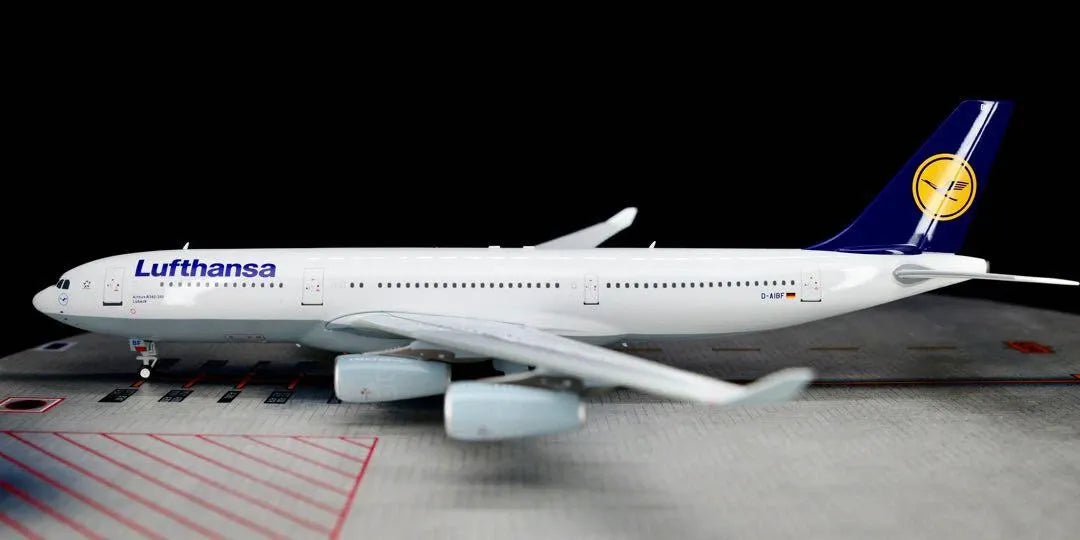 JFOX LUFTHANSA A340-211 REG: D-AIBF