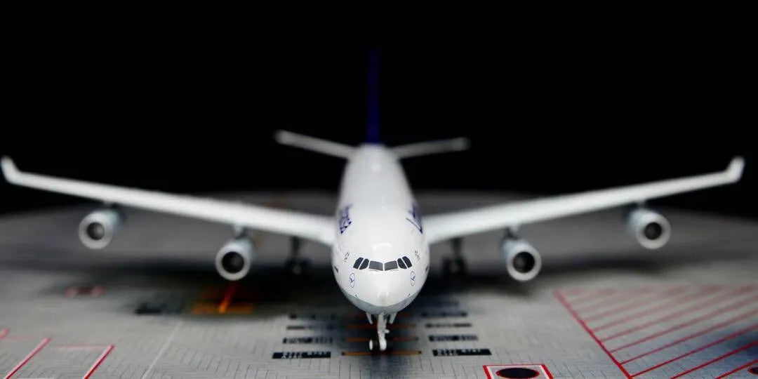 JFOX LUFTHANSA A340-211 REG: D-AIBF