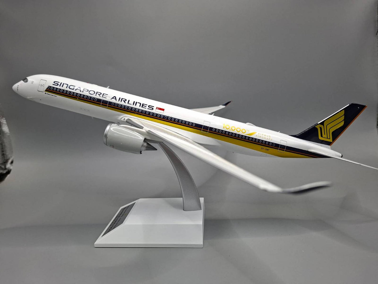 JFOX A350-941 SINGAPORE AIRLINES "10000TH AIRBUS" REG: 9V-SMF