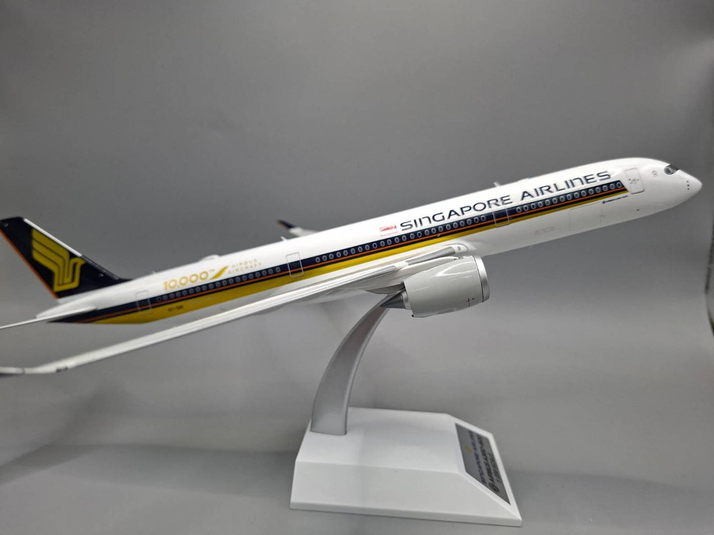 JFOX A350-941 SINGAPORE AIRLINES "10000TH AIRBUS" REG: 9V-SMF