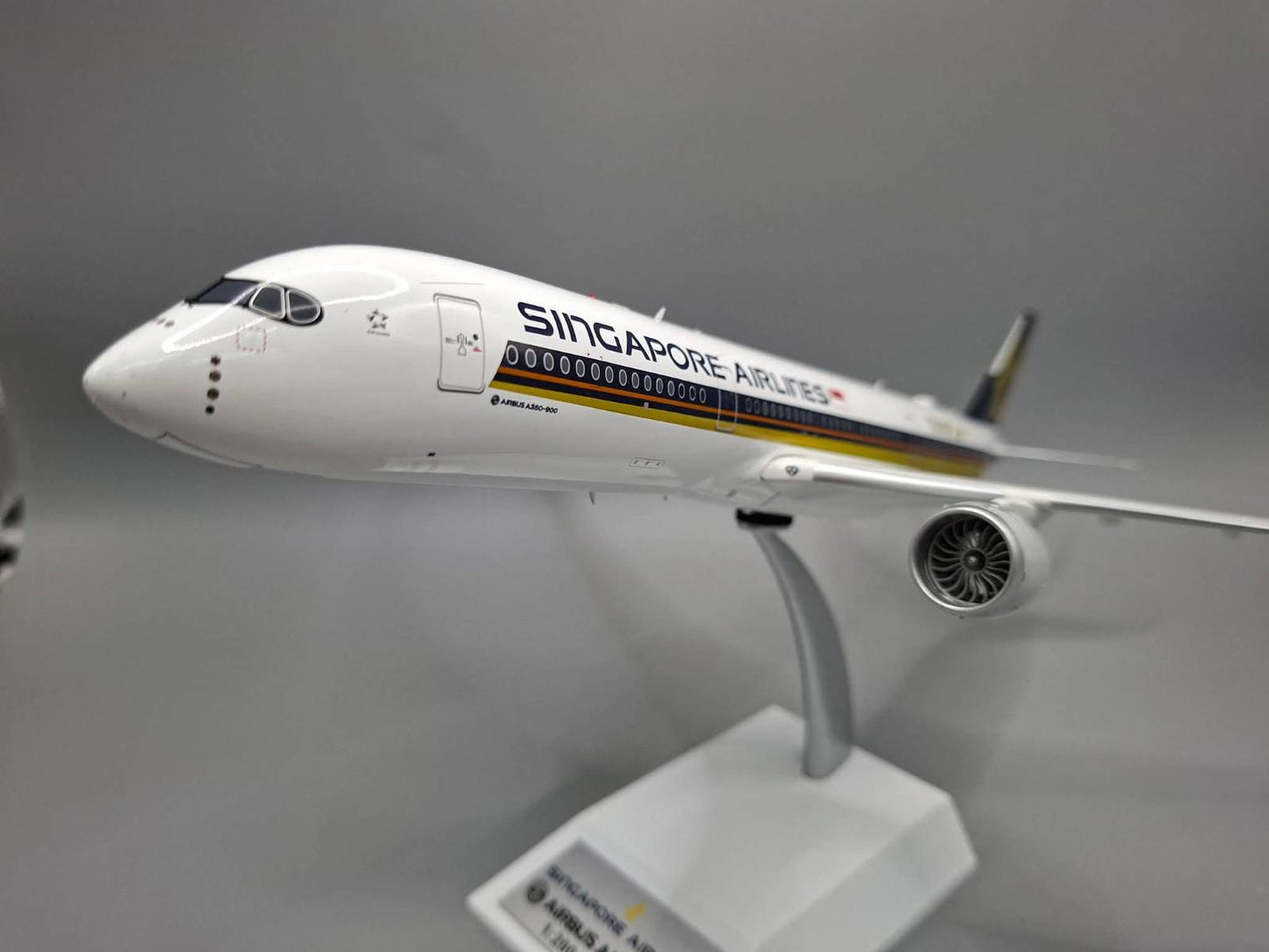 JFOX A350-941 SINGAPORE AIRLINES "10000TH AIRBUS" REG: 9V-SMF