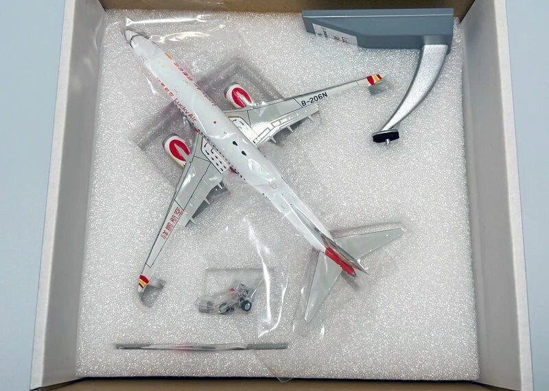 KJ MODELS B737-8MAX LUCKYAIR REG: B-206N