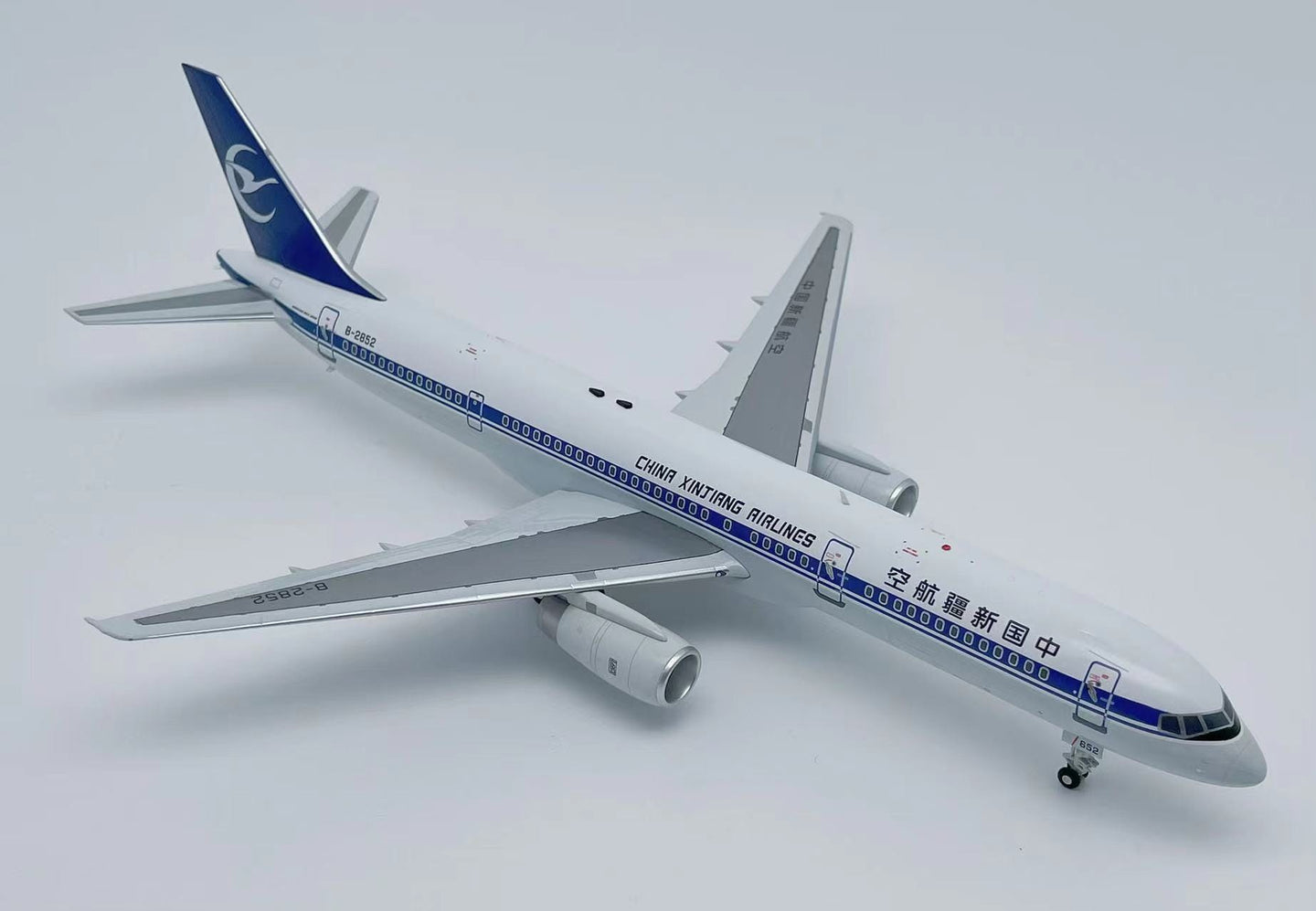 AVIATION 200 B757-2Q8 CHINA XINJIANG AIRLINES REG: B-2852