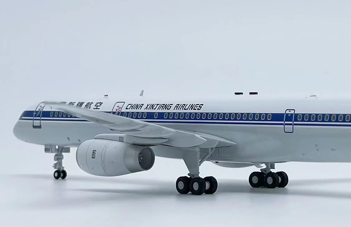 AVIATION 200 B757-2Q8 CHINA XINJIANG AIRLINES REG: B-2852