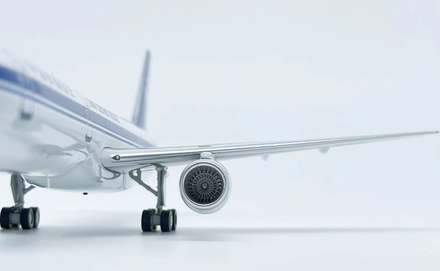 AVIATION 200 B757-2Q8 CHINA XINJIANG AIRLINES REG: B-2852