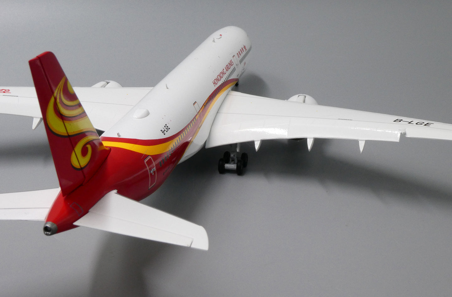 JC WINGS A350 HONG KONG AIRLINES (FLAPS DOWN) REG: B-LGE