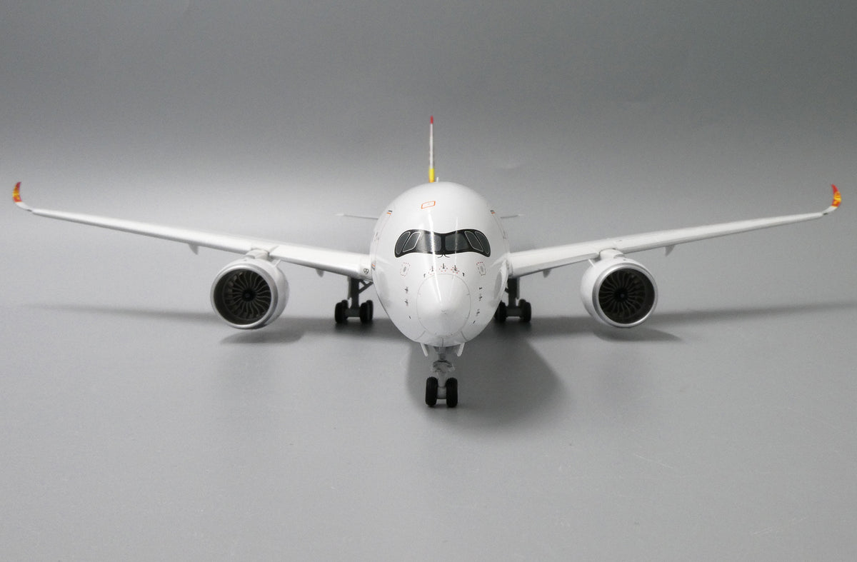 JC WINGS A350 HONG KONG AIRLINES (FLAPS DOWN) REG: B-LGE