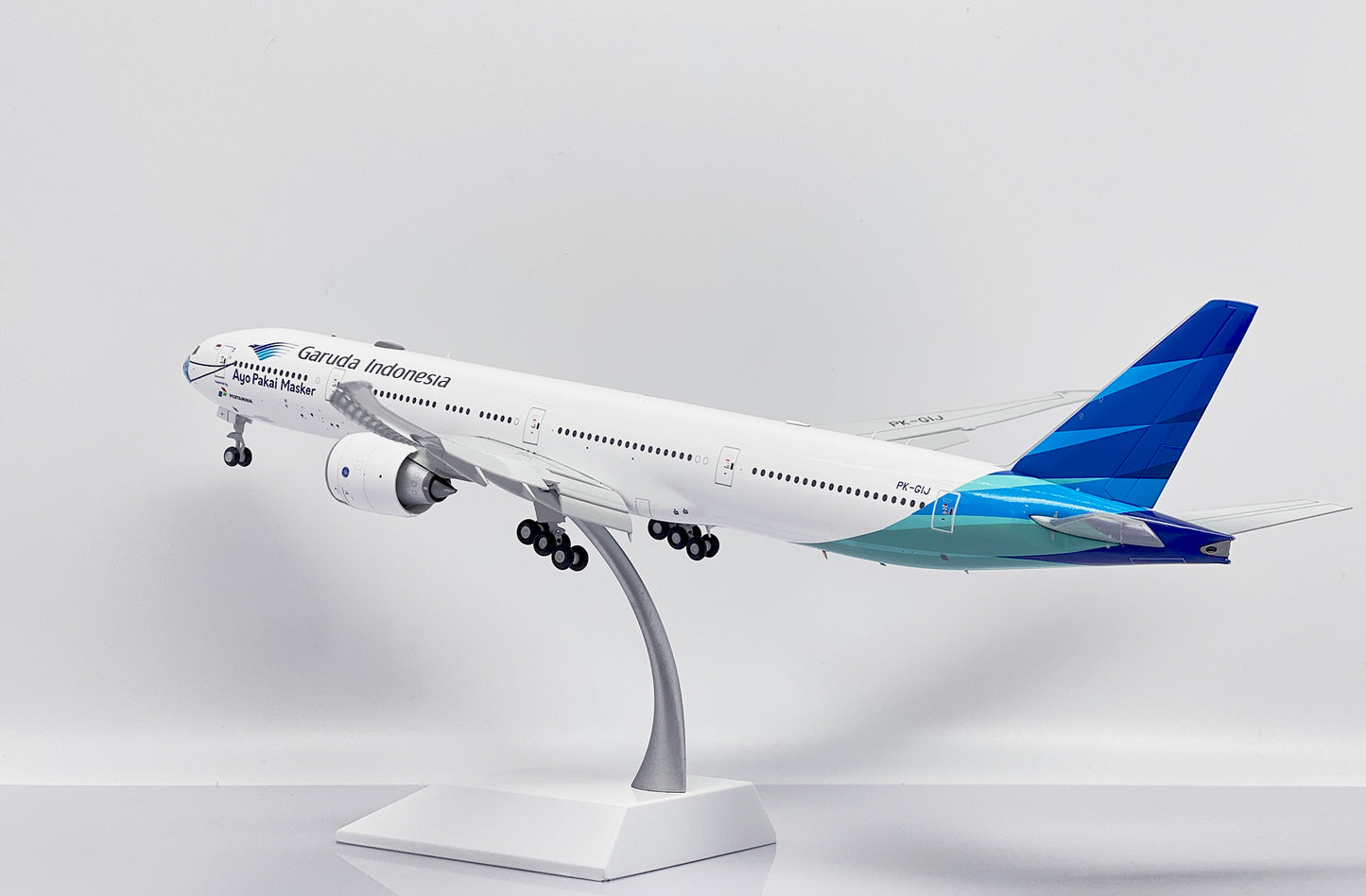JC WINGS B777 GARUDA INDONESIA "AYO PAKAI MASKER" (FLAPS DOWN) REG: PK-GIJ