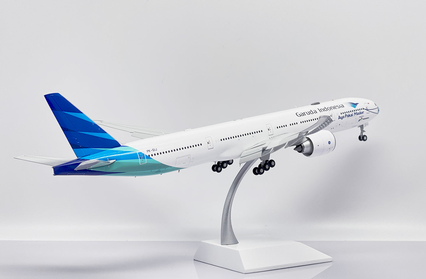 JC WINGS B777 GARUDA INDONESIA "AYO PAKAI MASKER" (FLAPS DOWN) REG: PK-GIJ