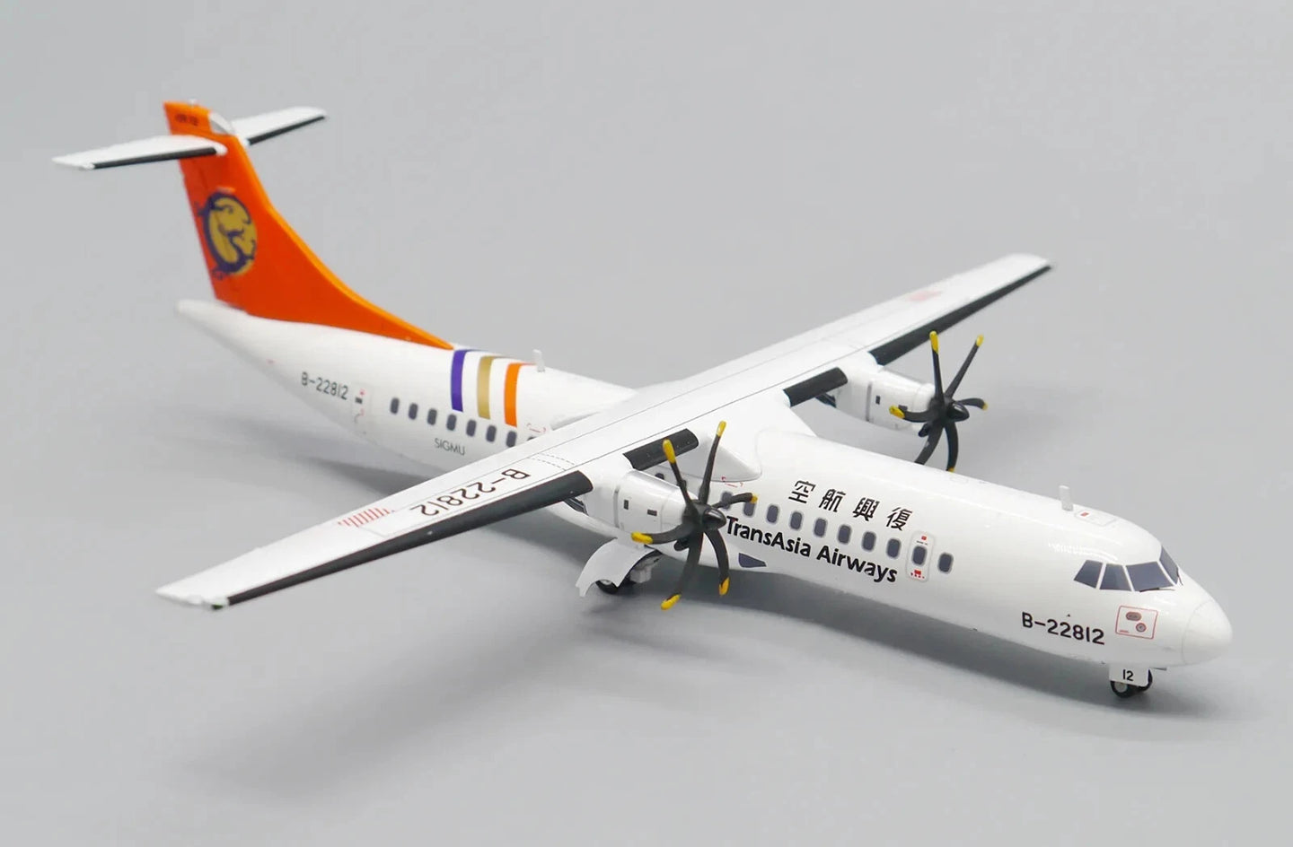 JC WINGS ATR72-500 TRANSASIA AIRWAYS REG: B-22812