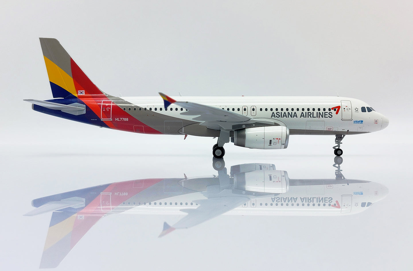 JC WINGS A320 ASIANA AIRLINES REG: HL7788