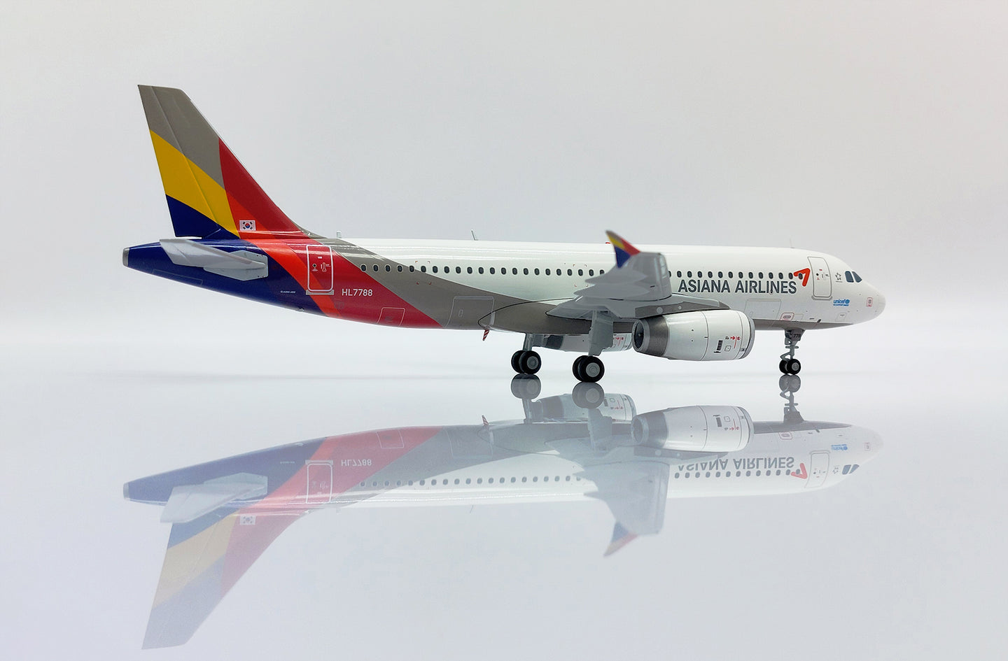 JC WINGS A320 ASIANA AIRLINES REG: HL7788