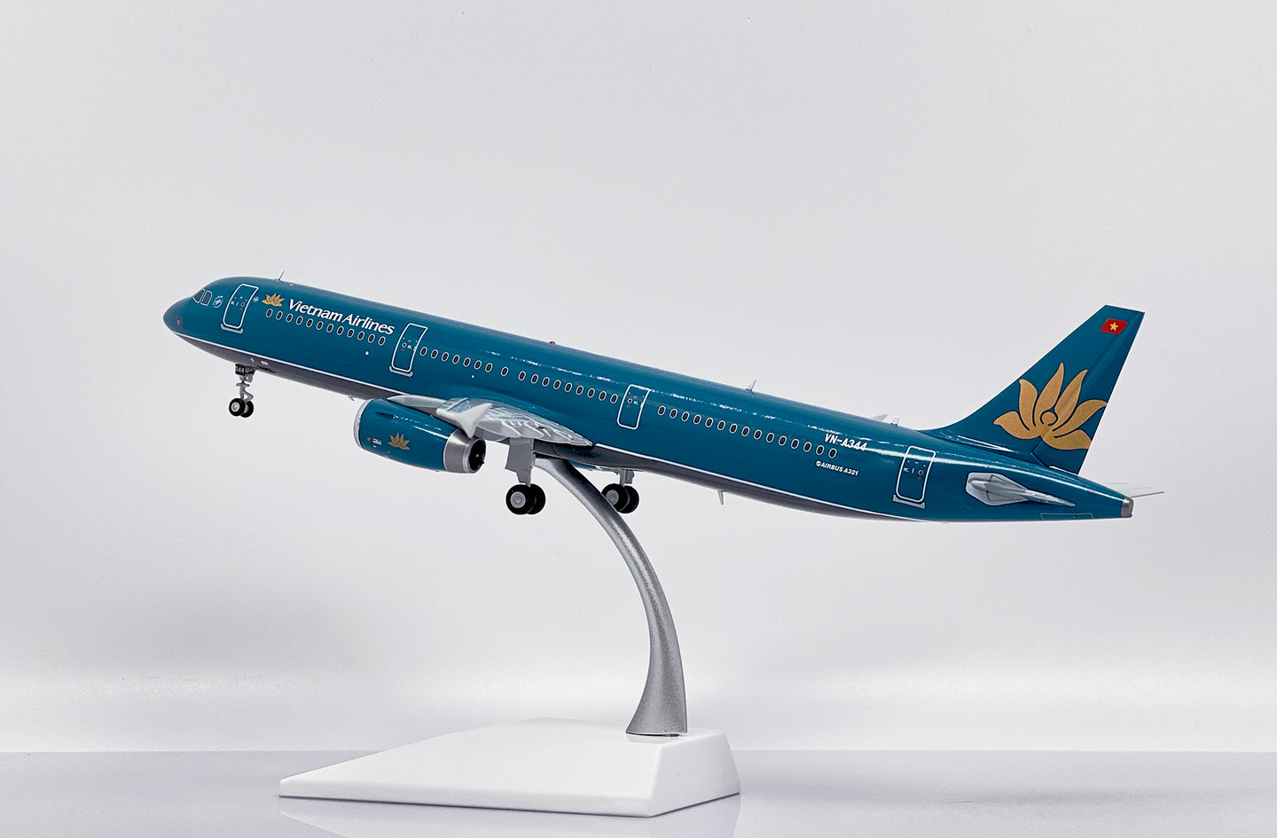 JC WINGS A321 VIETNAM AIRLINES REG: VN-A344