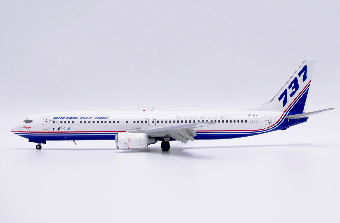 JC WINGS B737-900 BOEING COMPANY (FLAPS DOWN) REG: N737X